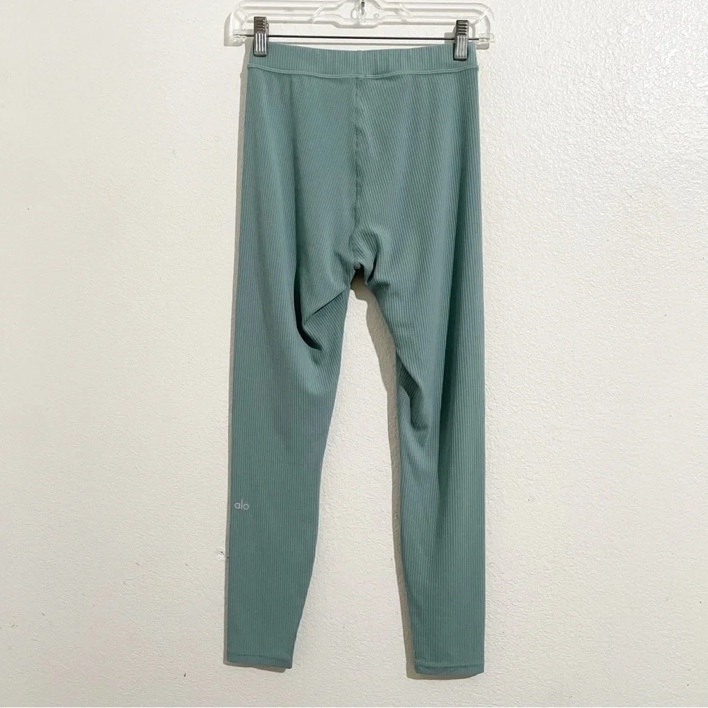 Alo Yoga Ribbed High-Waist 7/8 Blissful Legging in‎ Soft Seagrass